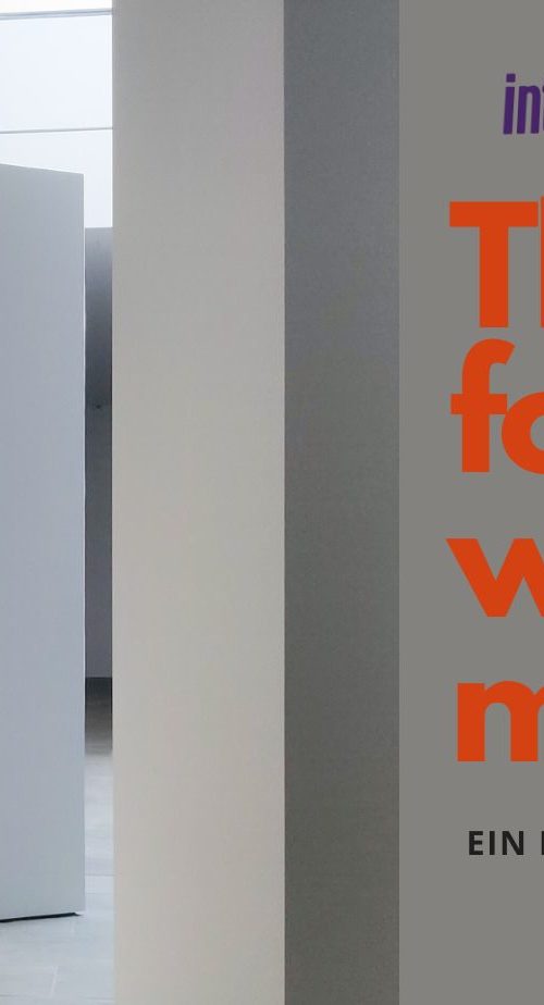 Banner: Ausstellungswände mit Schriftzug "The fourth wall is missing - Ein interaktiver Audiowalk mit Tanz | 48 Neukölln 2022"